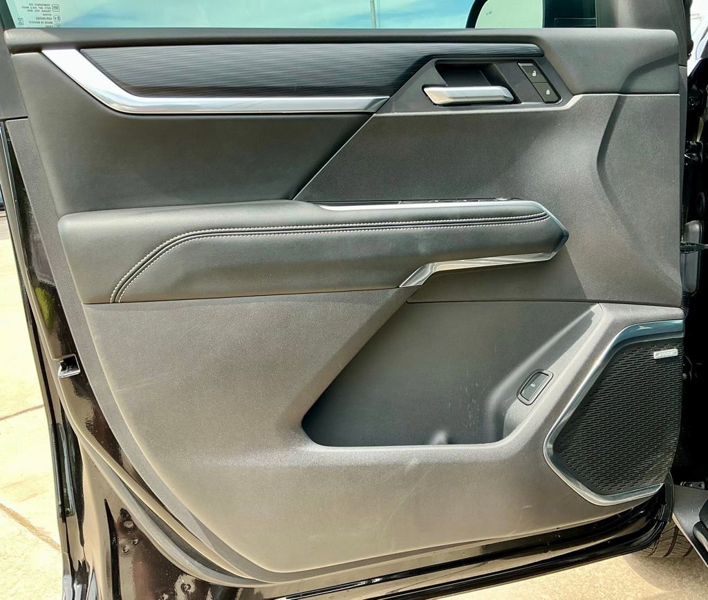 Used 2025 GMC Acadia Elevation image 42