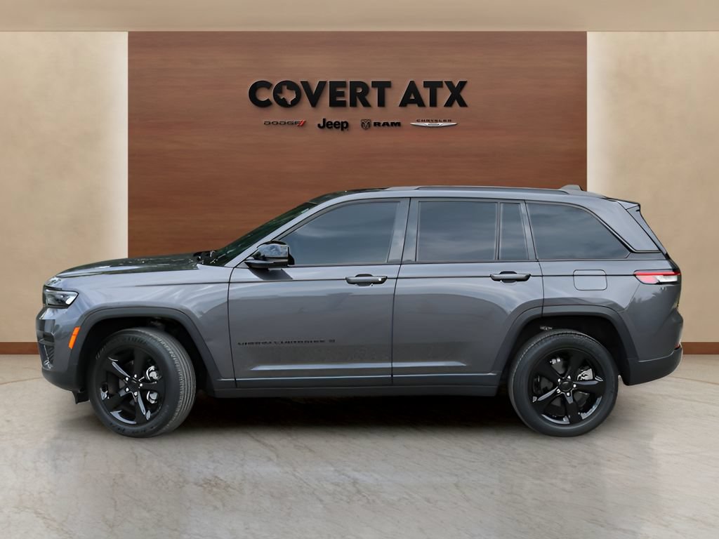Used 2023 Jeep Grand Cherokee Altitude AWD/4WD image 2
