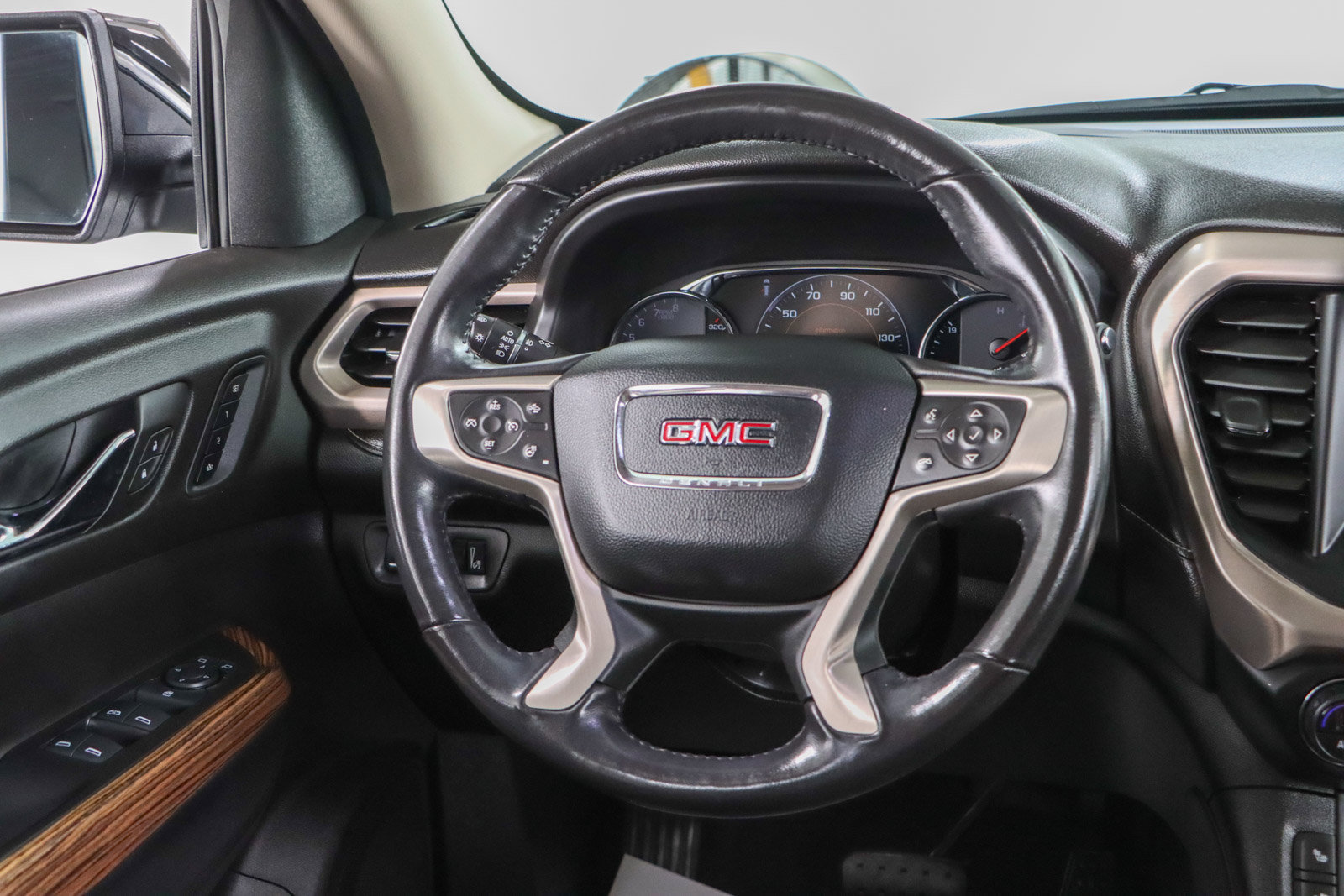 Used 2019 GMC Acadia Denali w/ Technology Package AWD/4WD image 12