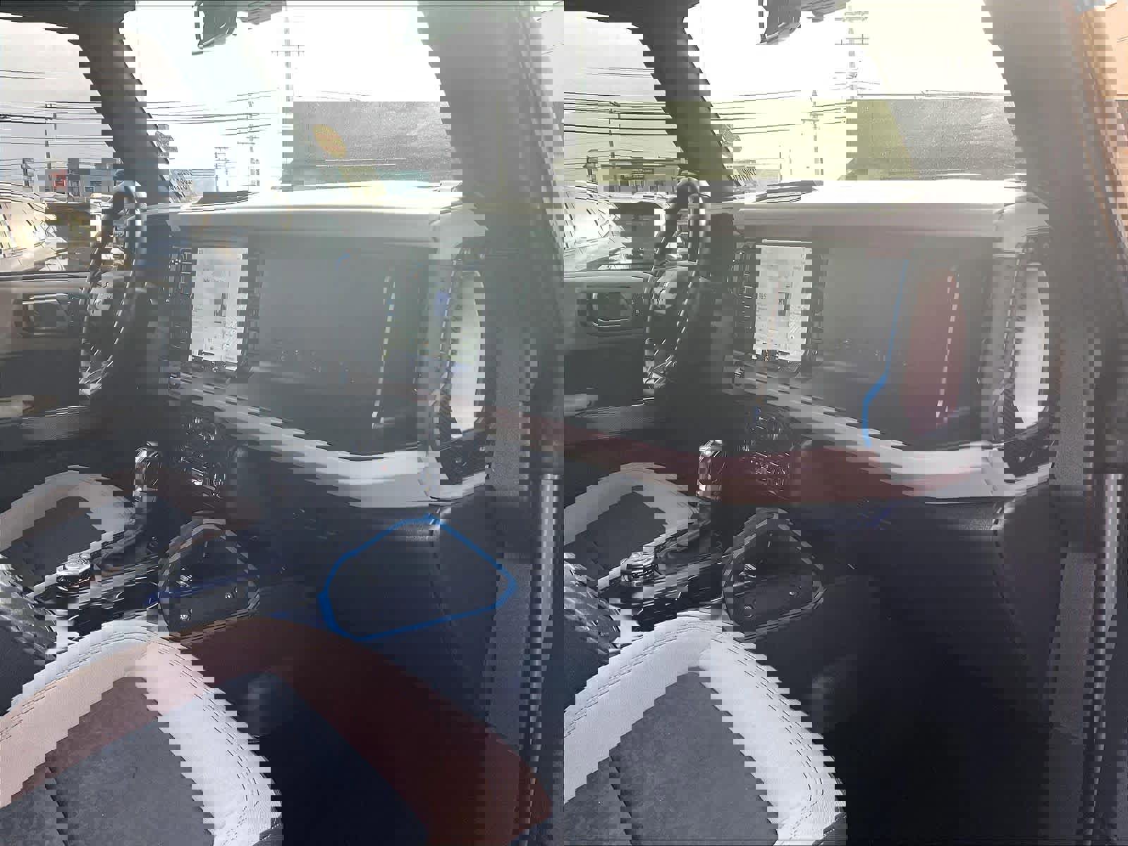 Used 2023 Ford Bronco Wildtrak image 14