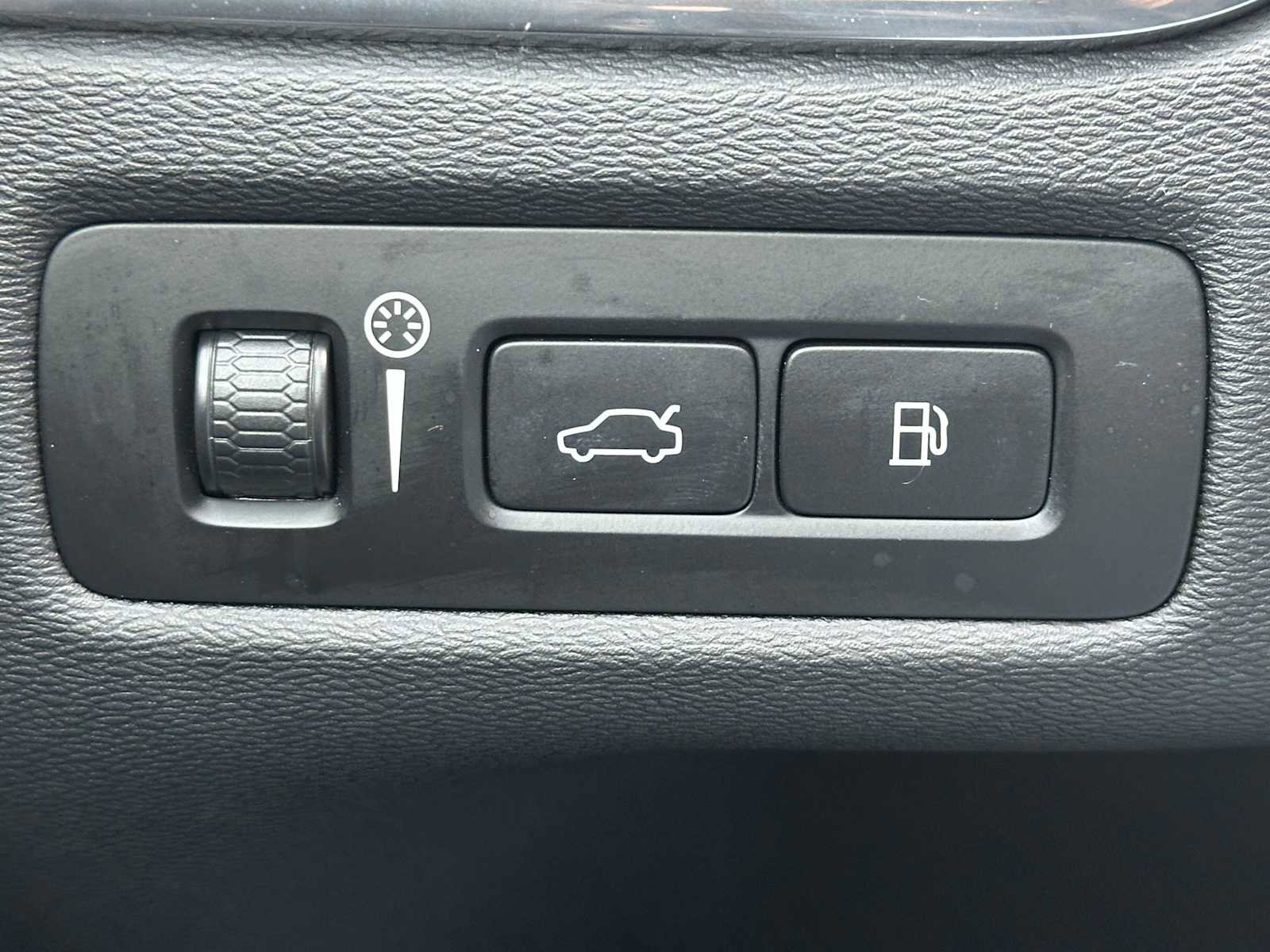 Certified 2021 Volvo XC60 T8 Inscription w/ Advanced Package image 31