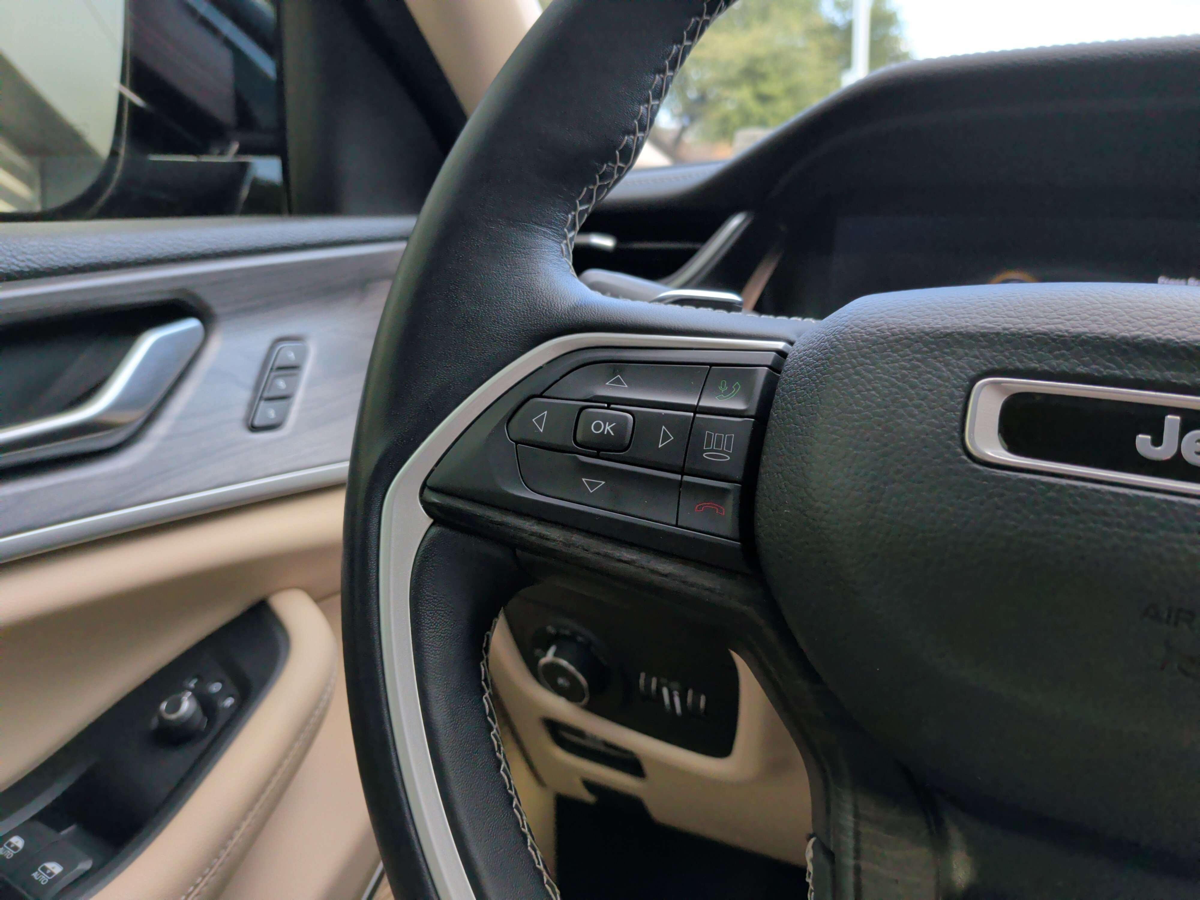 Used 2022 Jeep Grand Cherokee L Limited image 19