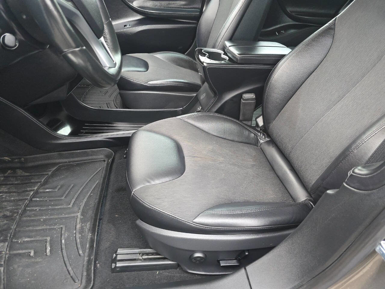 Used 2016 Tesla Model S 70 image 24