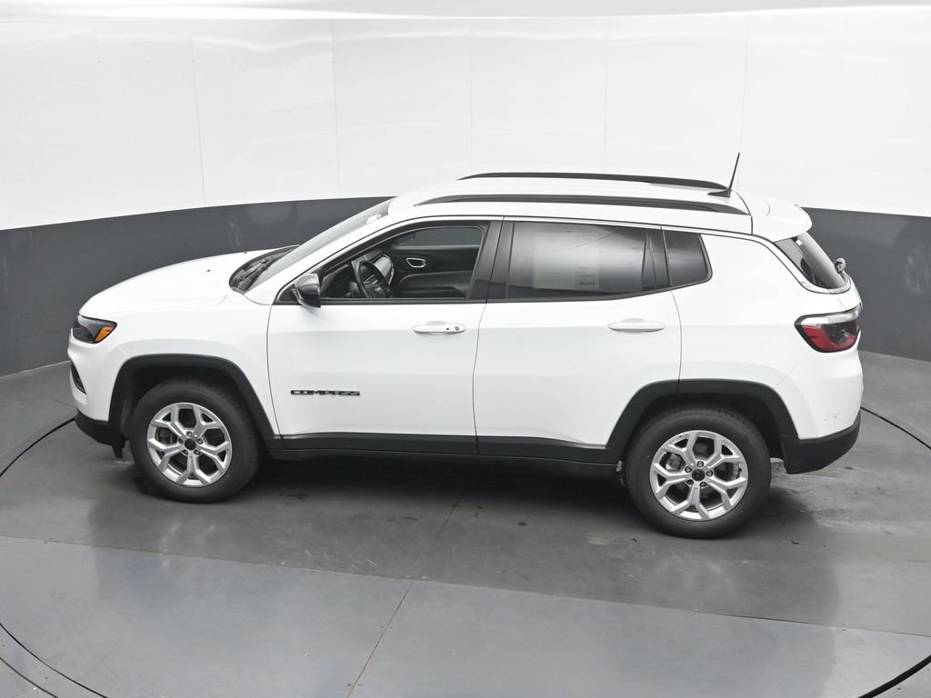 Used 2025 Jeep Compass Latitude AWD/4WD image 33