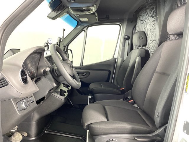Used 2025 Mercedes-Benz Sprinter 2500 image 11