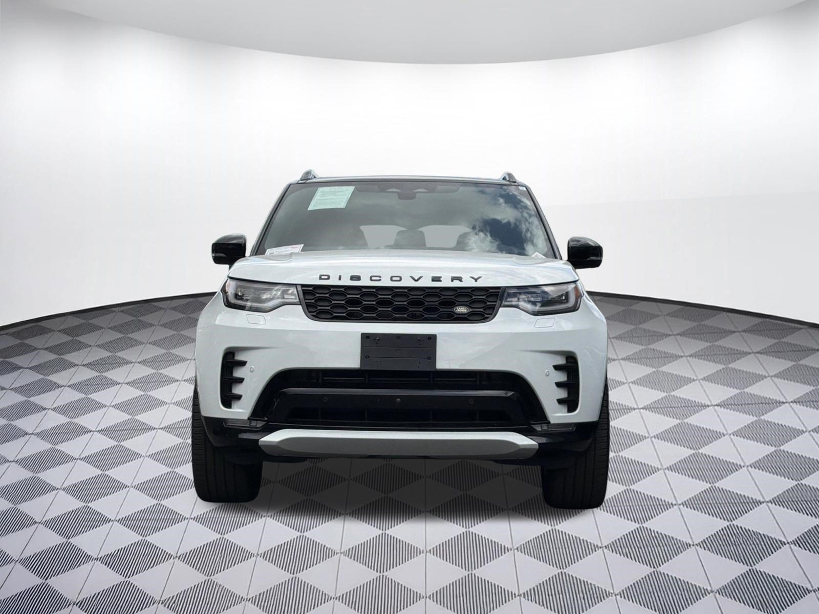Used 2025 Land Rover Discovery Dynamic SE AWD/4WD image 5