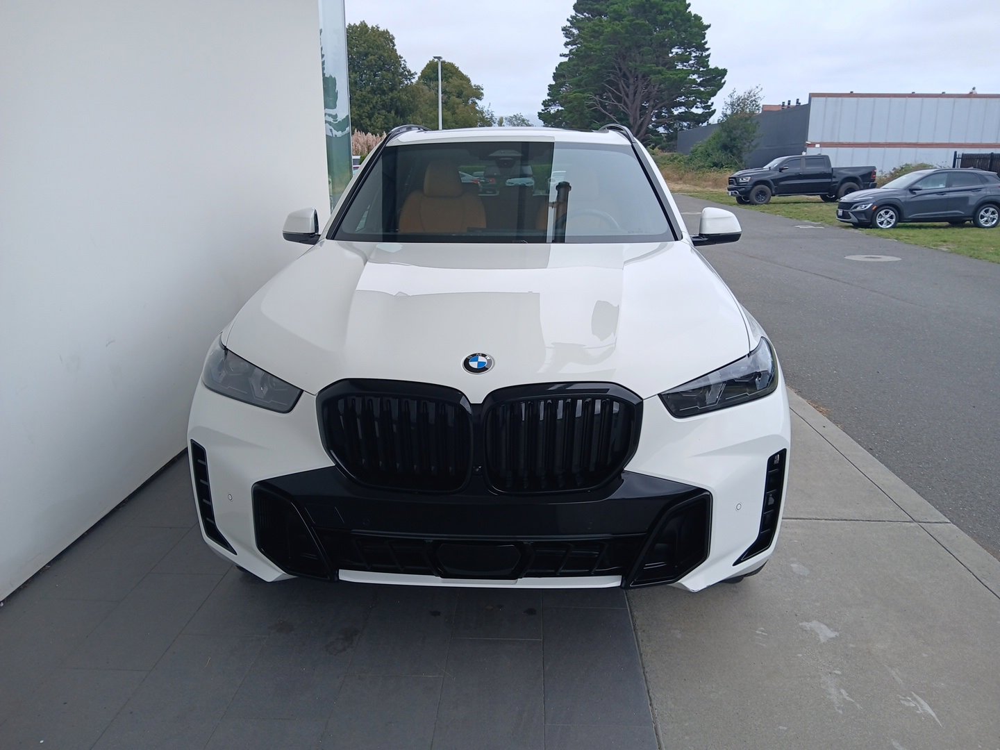 Used 2026 BMW X5 xDrive40i w/ M Sport Package image 5