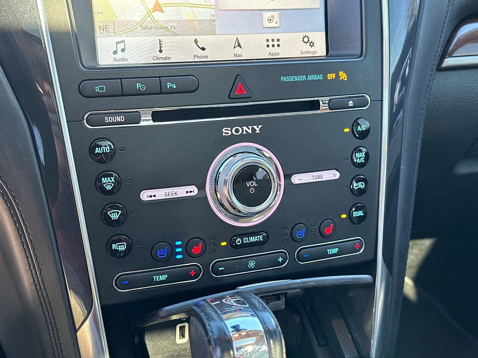 Used 2018 Ford Explorer Platinum image 24