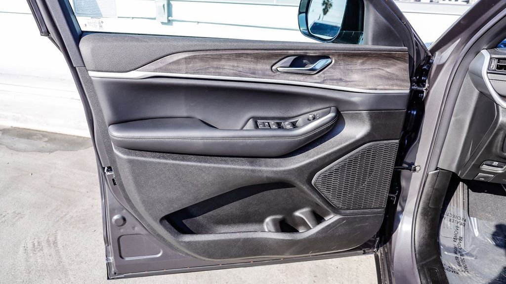 New 2026 Jeep Grand Cherokee Altitude image 25