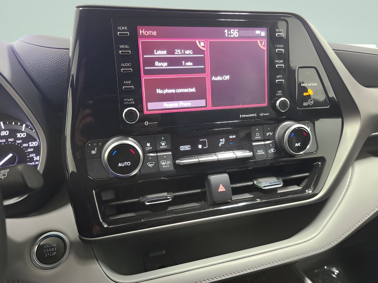 Used 2021 Toyota Highlander XLE AWD/4WD image 31