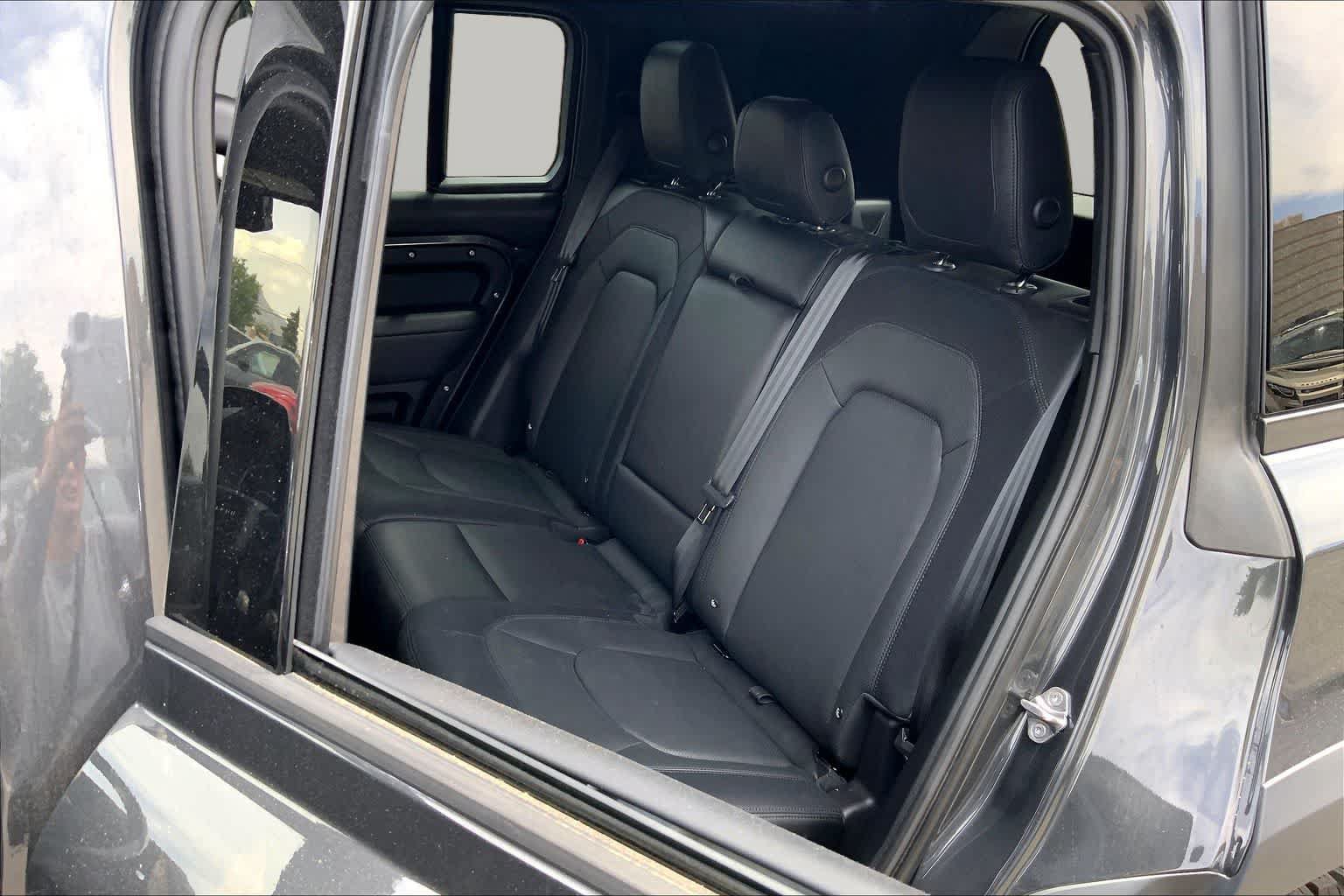 Certified 2023 Land Rover Defender 110 X-Dynamic SE AWD/4WD image 19