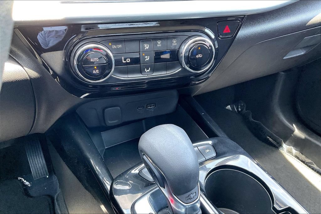 Used 2025 Chevrolet Trax LT FWD image 17