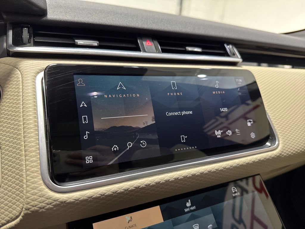 Used 2023 Land Rover Range Rover Velar R-Dynamic S image 19