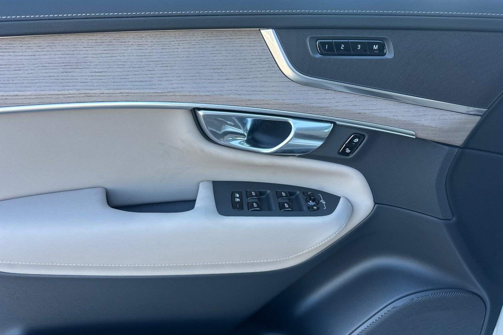 New 2026 Volvo XC90 B6 Core AWD/4WD image 11