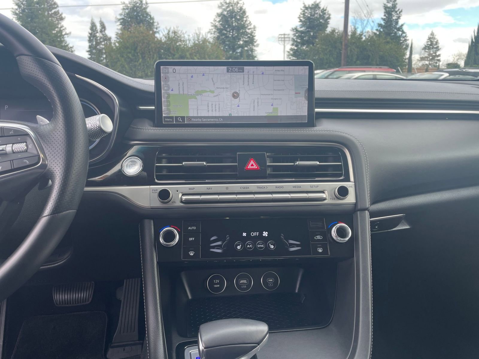 Used 2025 Genesis G70 2.5T image 17