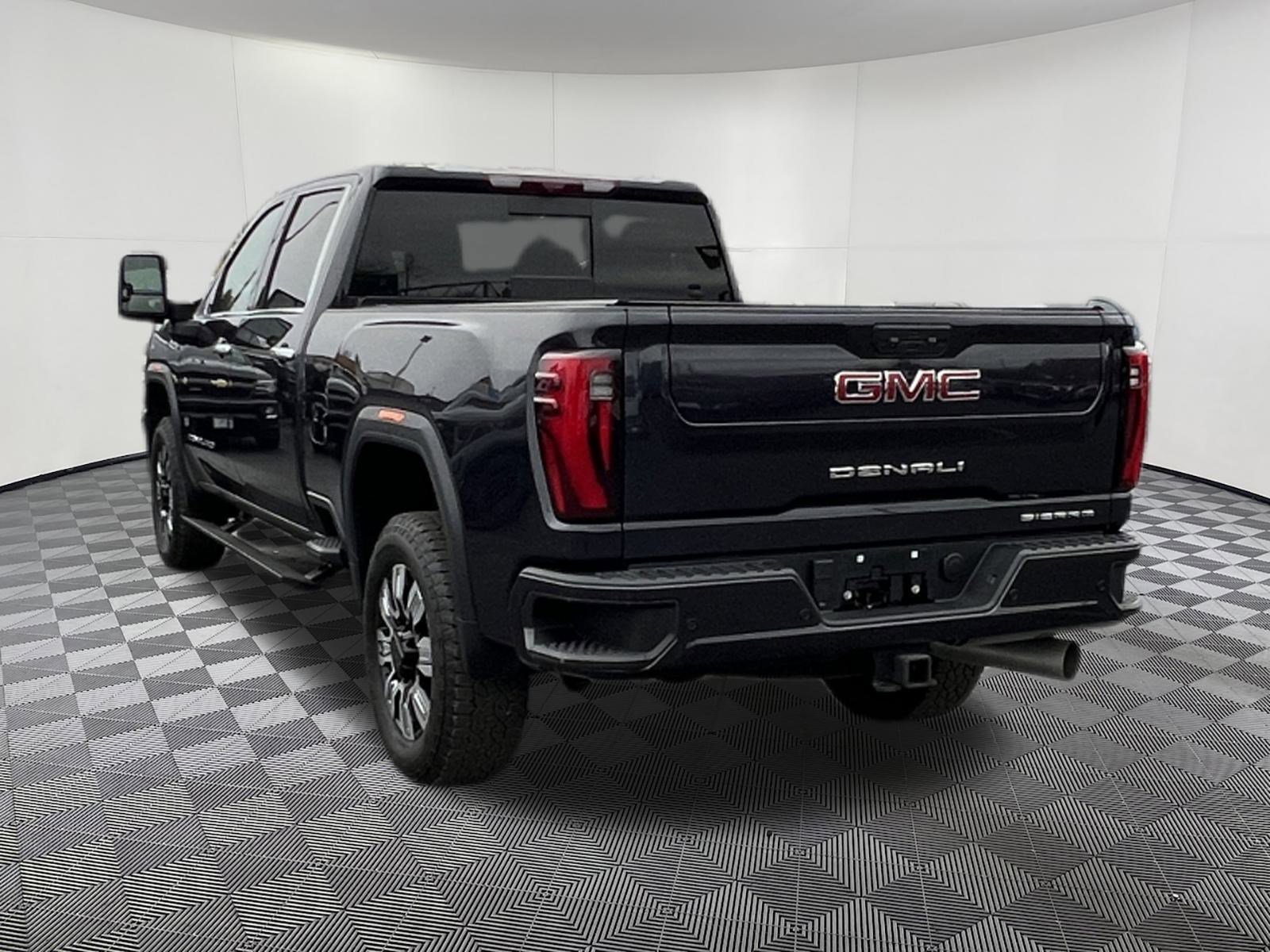 Used 2024 GMC Sierra 2500 Denali w/ Denali Reserve Package image 4