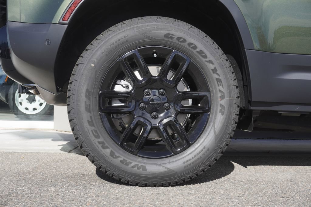 New 2026 Land Rover Defender 110 S image 31