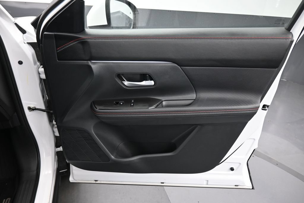 Used 2025 Nissan Kicks SR FWD image 37