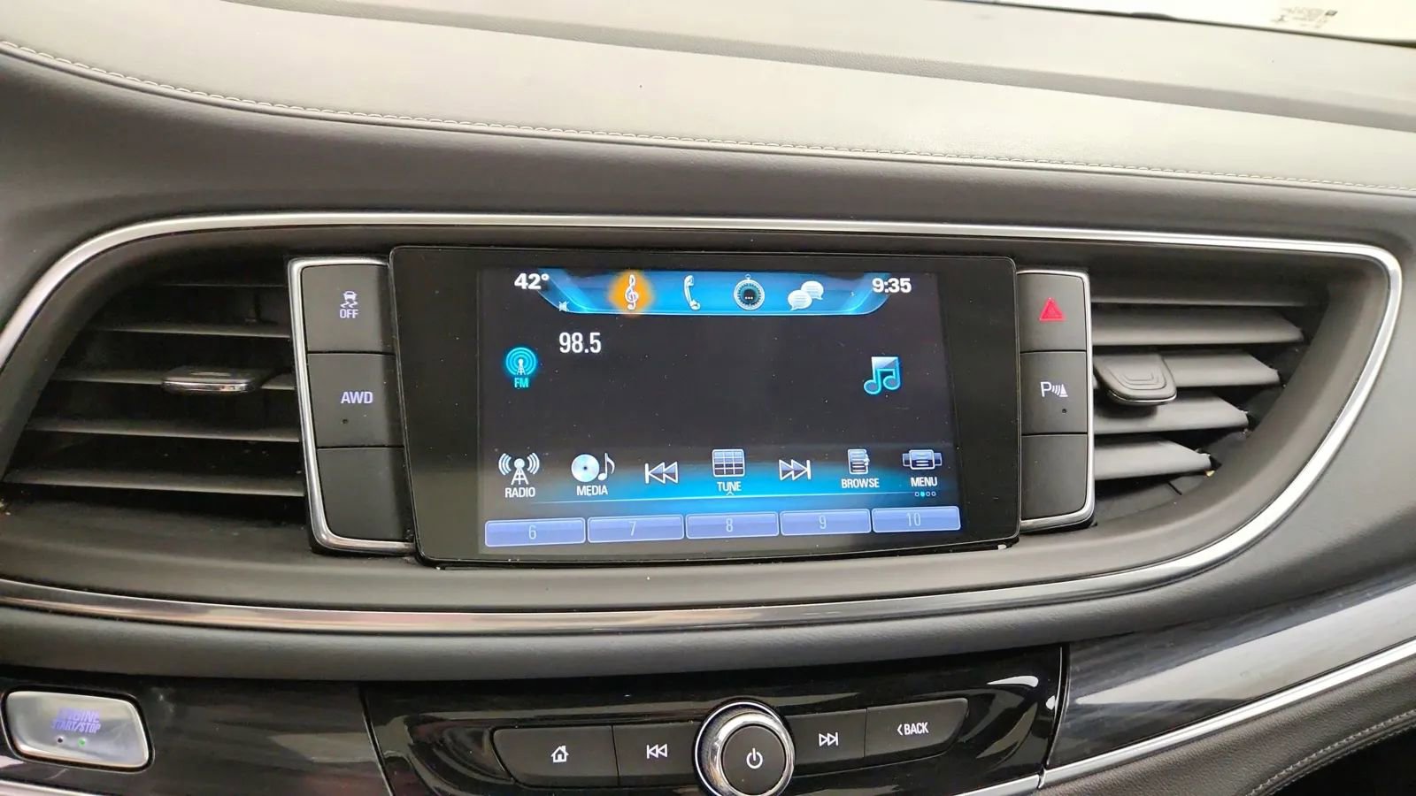 Used 2019 Buick Enclave Essence image 35