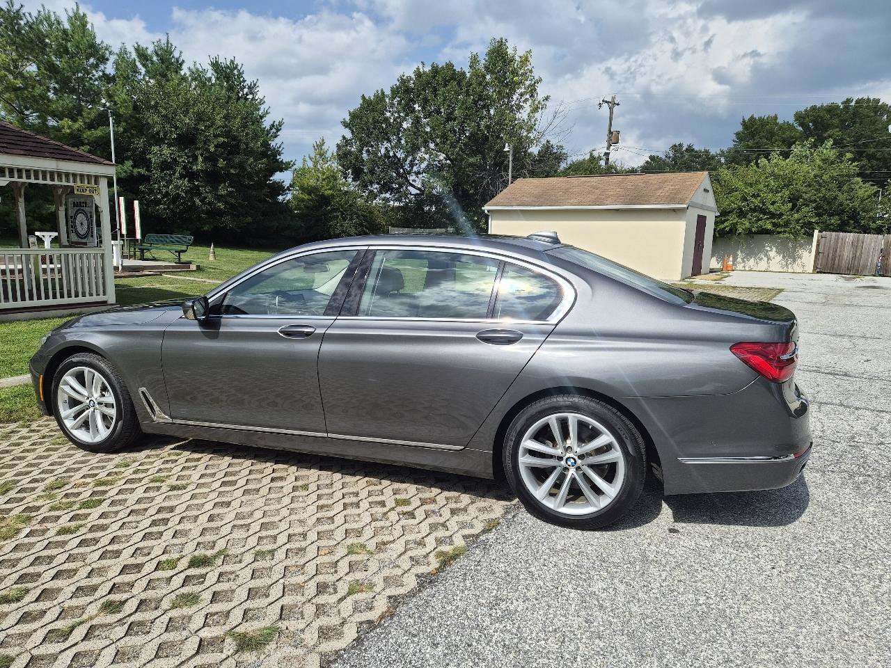 Used 2016 BMW 750i xDrive AWD/4WD image 11