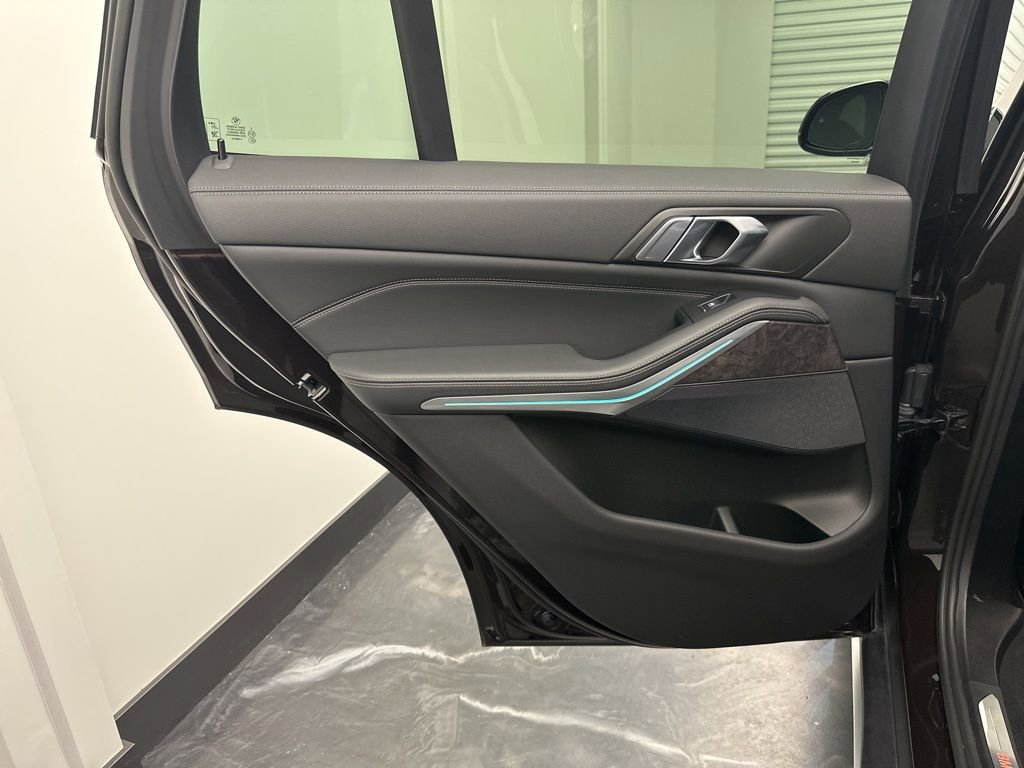 Used 2023 BMW X5 xDrive45e image 14