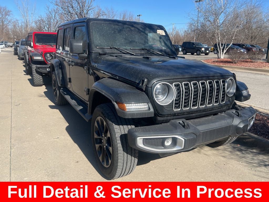 Used 2025 Jeep Wrangler Unlimited Sahara image 3