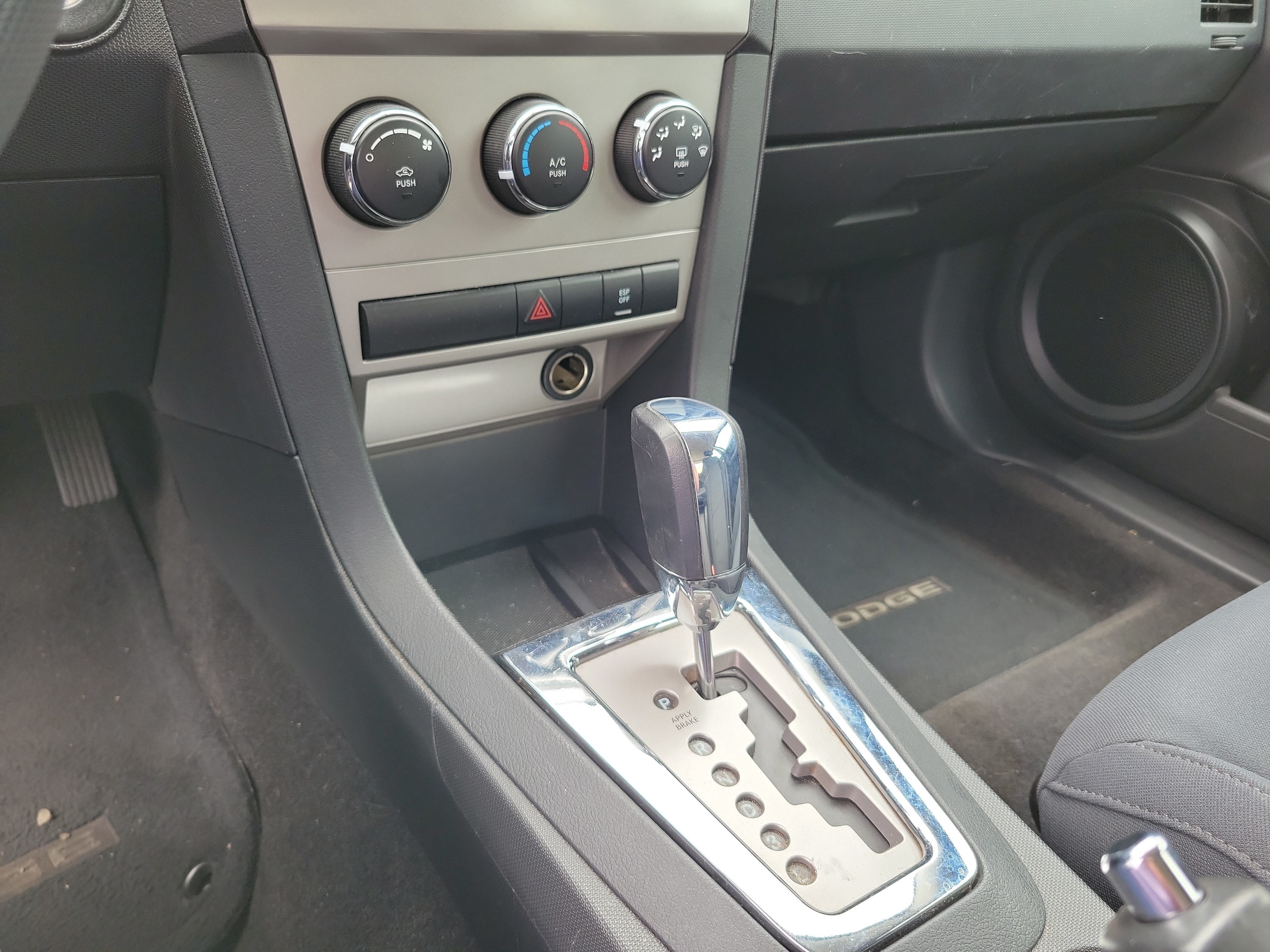 Used 2010 Dodge Avenger SXT FWD image 10