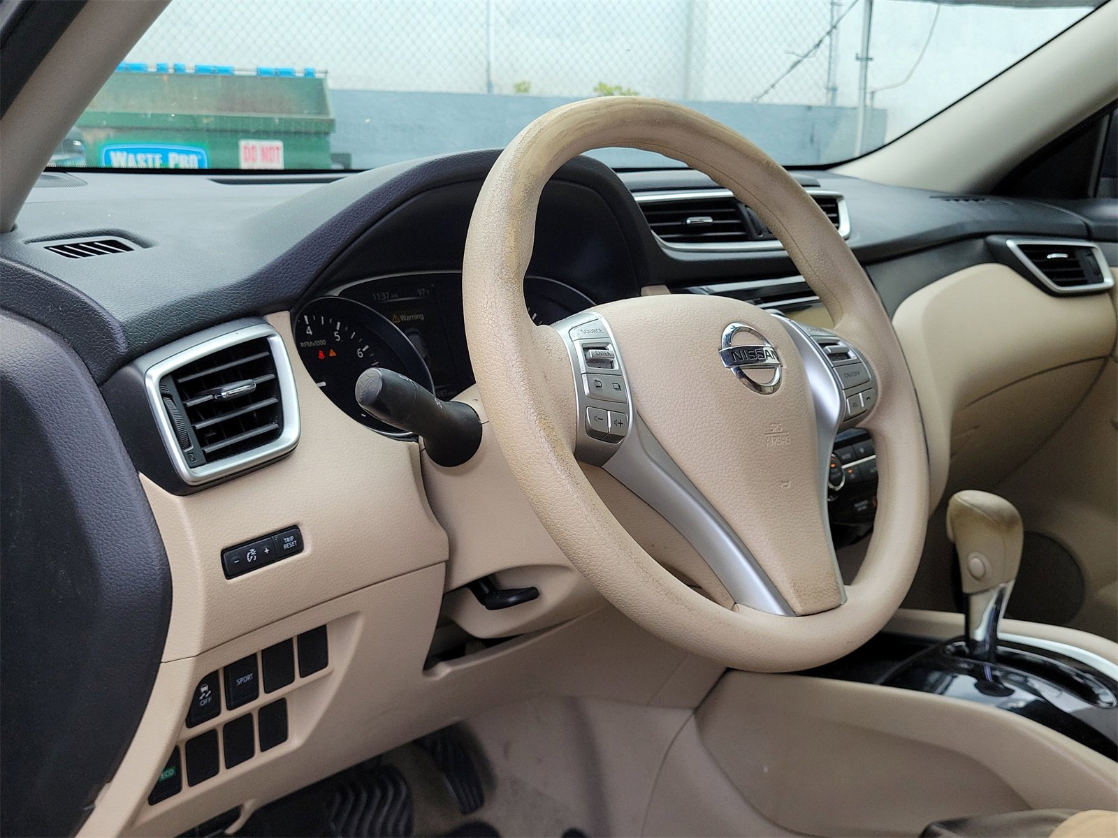 Used 2015 Nissan Rogue SV image 9