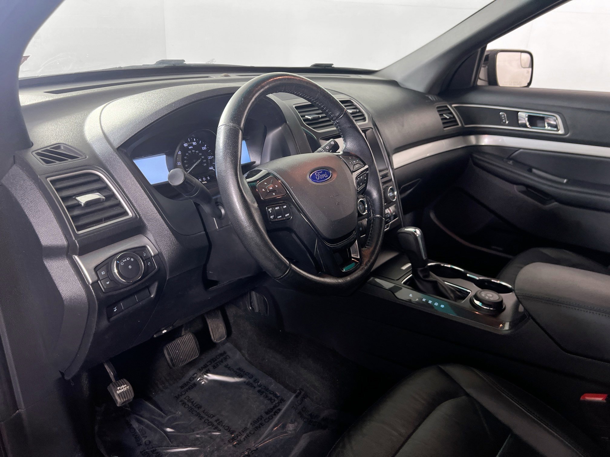 Used 2017 Ford Explorer XLT w/ Equipment Group 202A AWD/4WD image 9