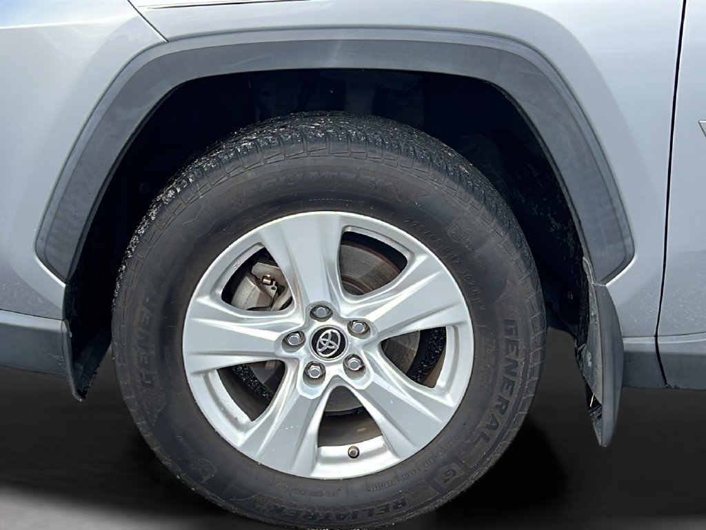 Used 2019 Toyota RAV4 XLE w/ Convenience Package FWD image 10