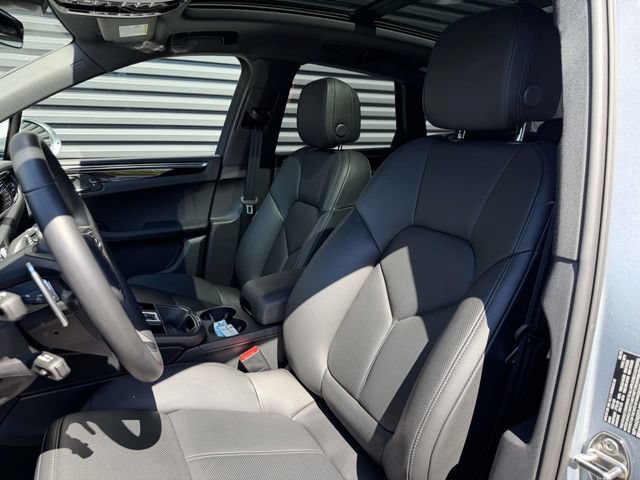 Used 2026 Porsche Macan AWD/4WD image 5