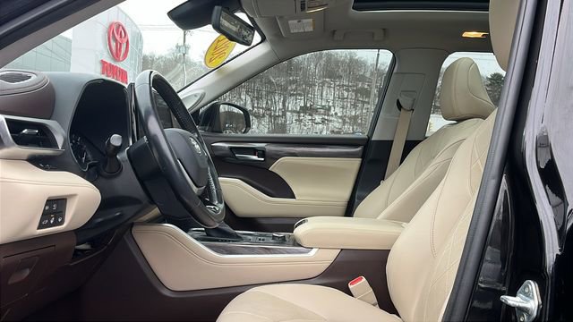 Certified 2021 Toyota Highlander Platinum AWD/4WD image 10