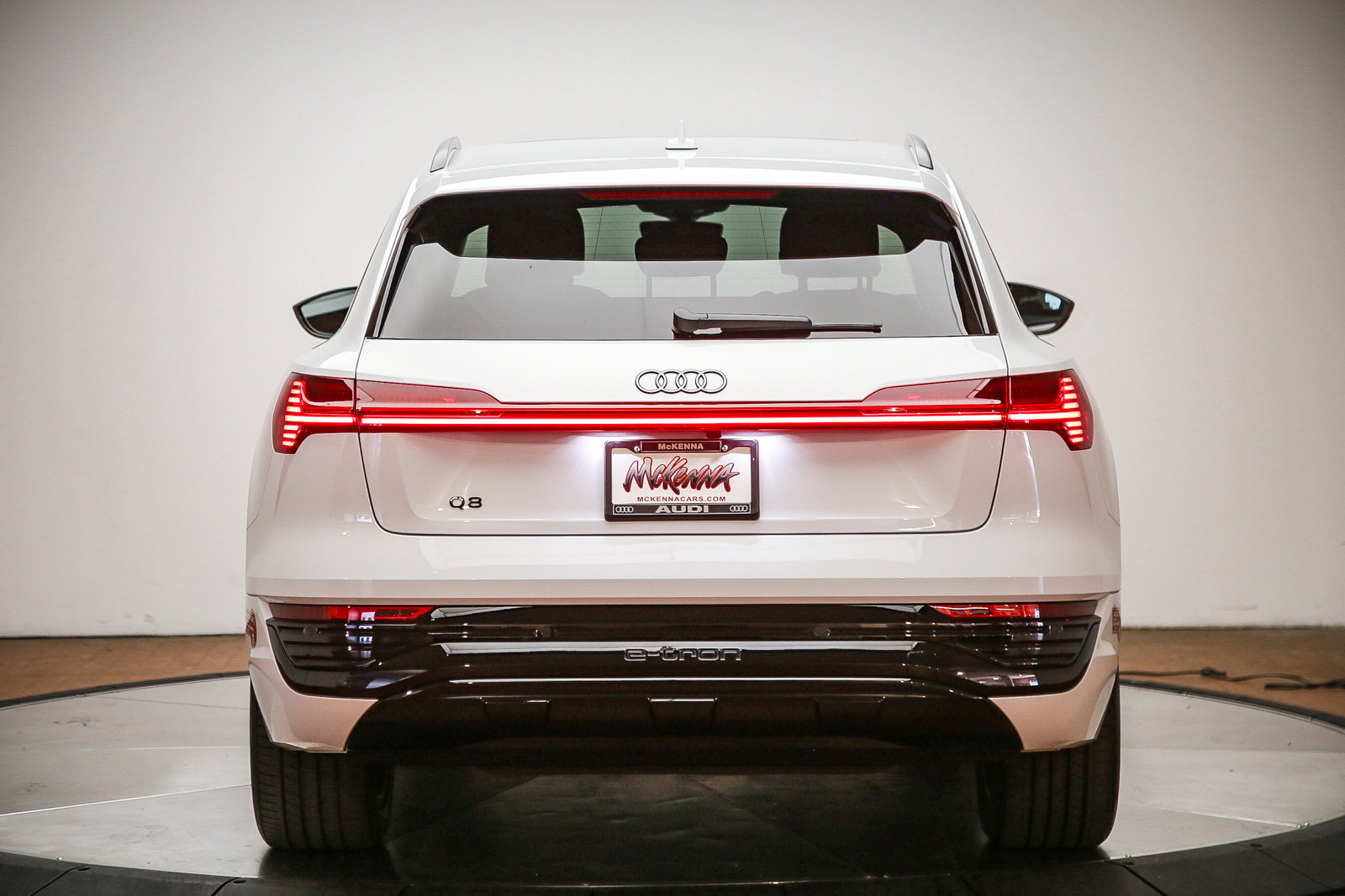 Certified 2024 Audi Q8 e-tron Premium AWD/4WD image 3