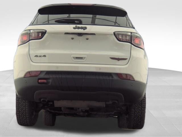 Used 2025 Jeep Compass Trailhawk image 5