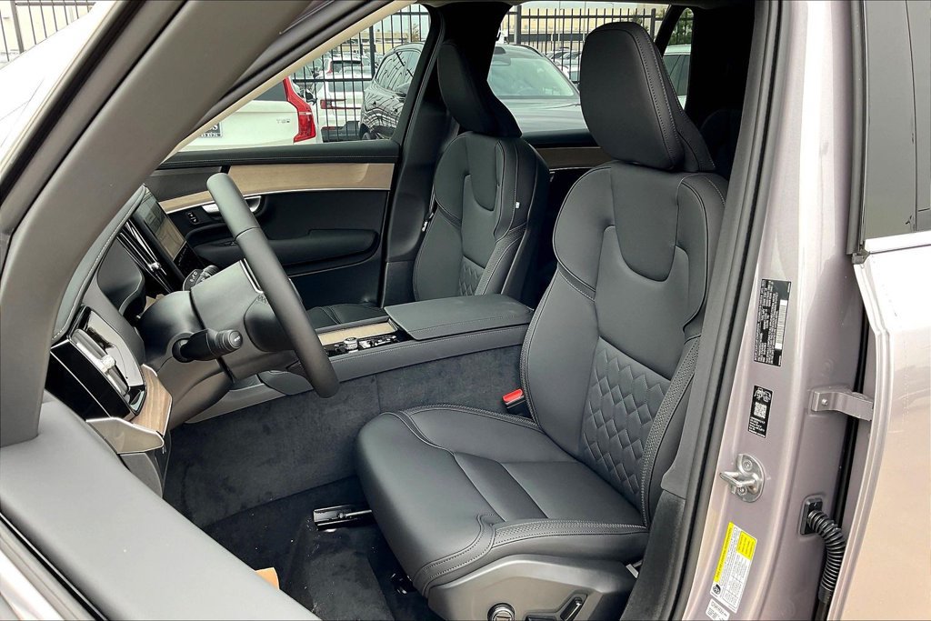 New 2026 Volvo XC90 B5 Plus w/ Protection Package Premier AWD/4WD image 15
