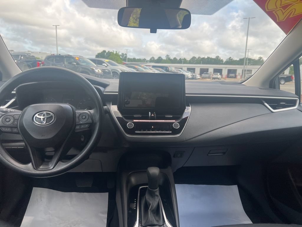Used 2025 Toyota Corolla LE FWD image 17