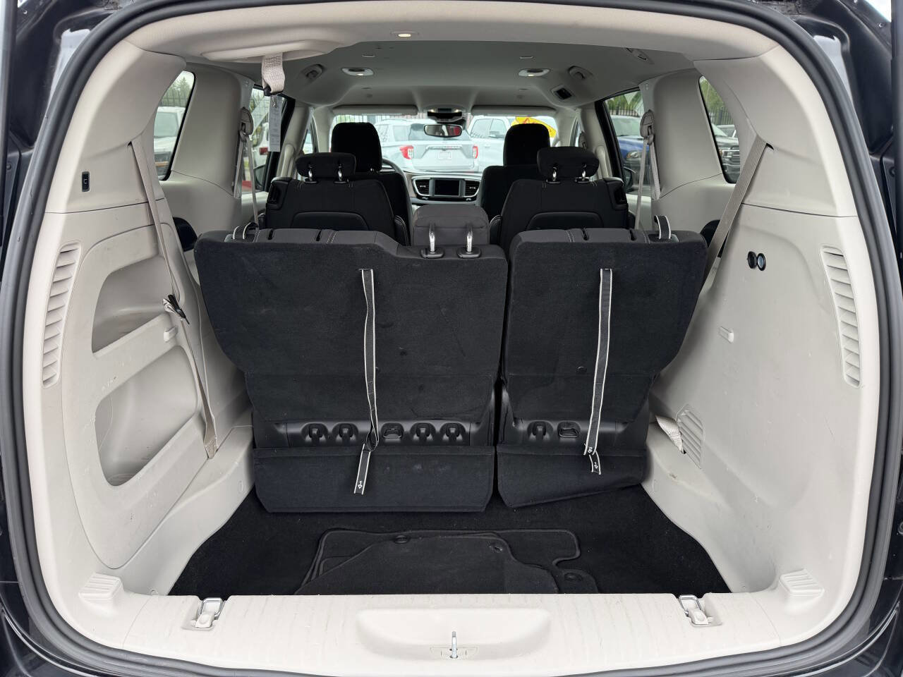 Used 2024 Chrysler Voyager LX FWD image 8