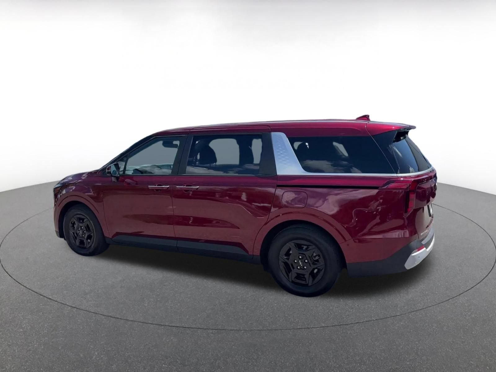 Used 2026 Kia Carnival FWD image 9