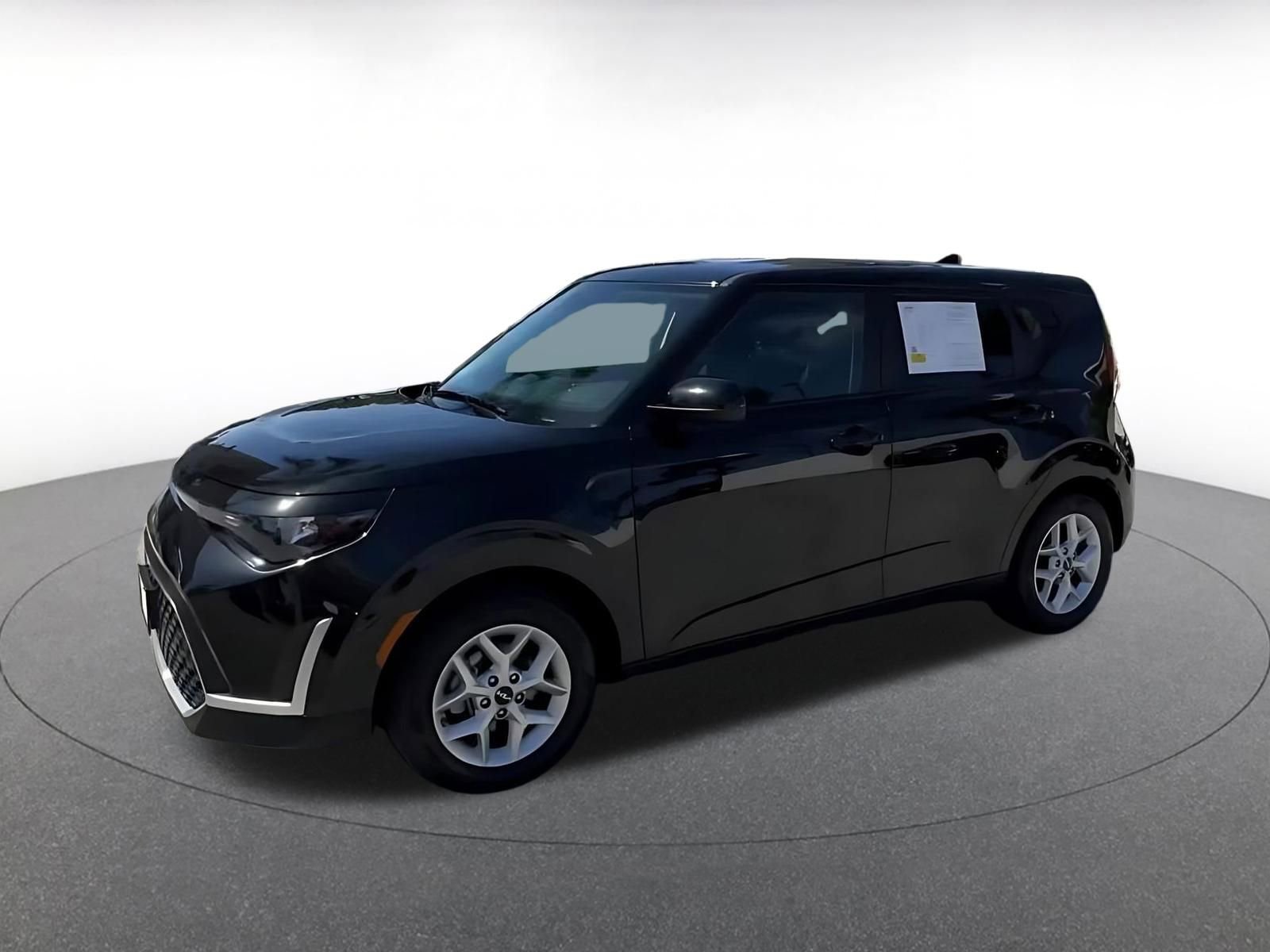 Used 2025 Kia Soul LX w/ LX Technology Package FWD image 8