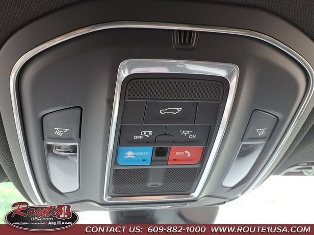 Used 2025 Jeep Wagoneer Series II AWD/4WD image 38
