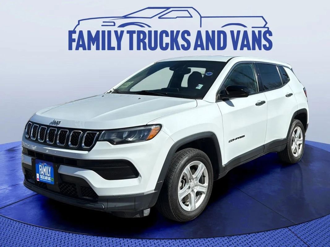 Used 2023 Jeep Compass Sport image 1