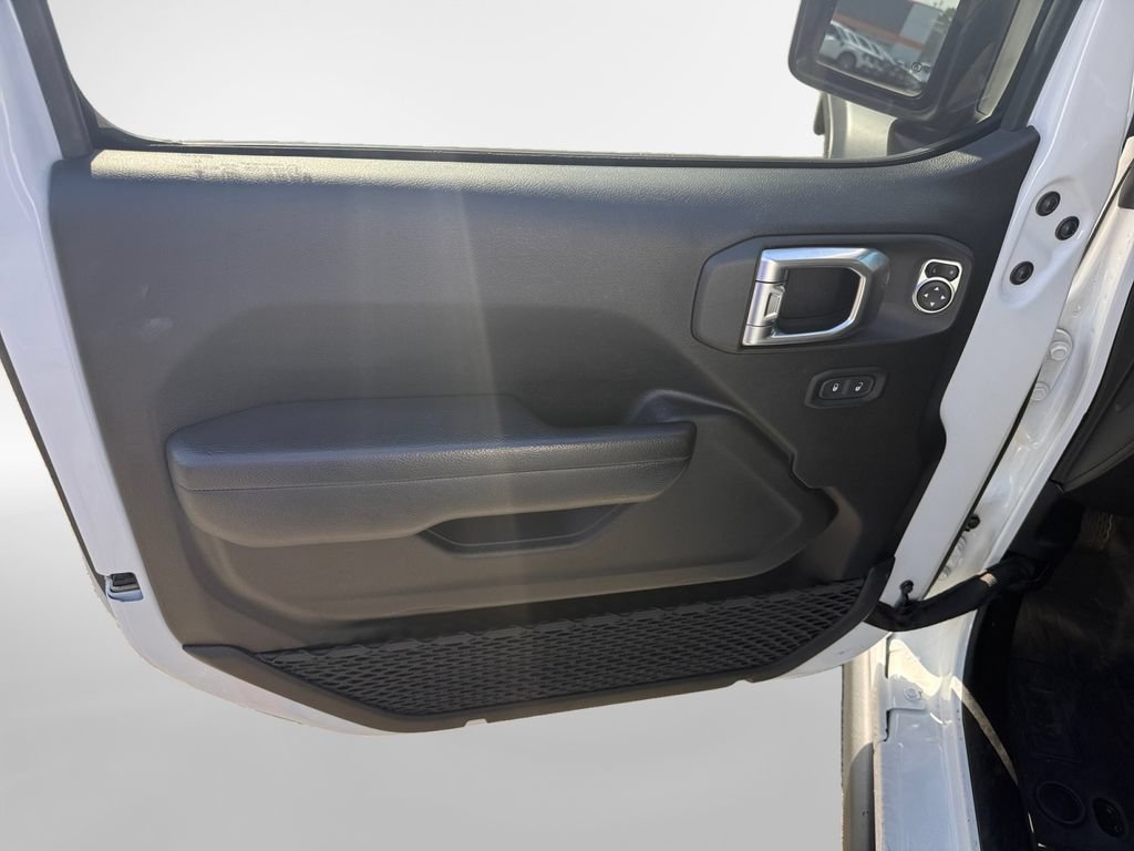 Used 2023 Jeep Wrangler Unlimited Rubicon w/ Cold Weather Group AWD/4WD image 14