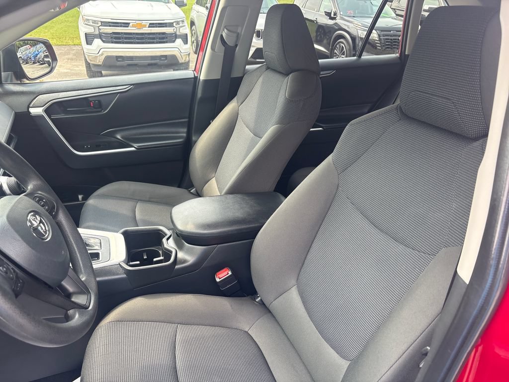 Used 2024 Toyota RAV4 LE AWD/4WD image 15
