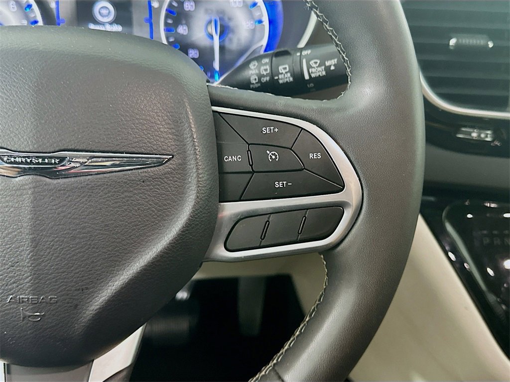 Used 2023 Chrysler Voyager LX image 27