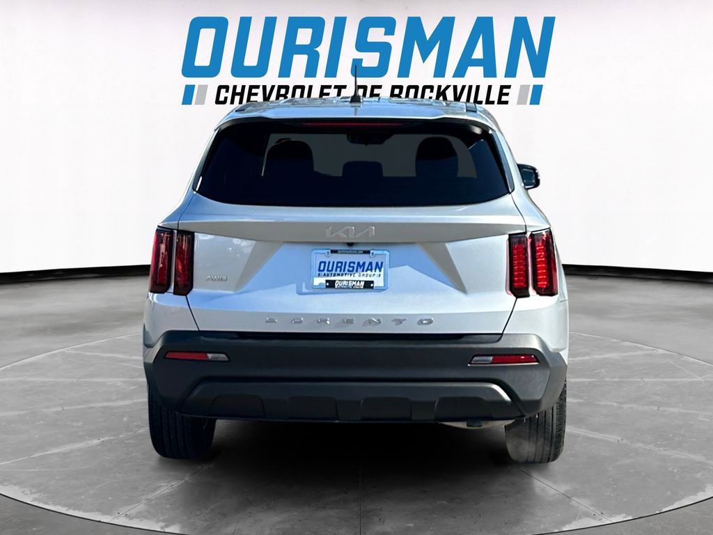 Used 2022 Kia Sorento LX image 5