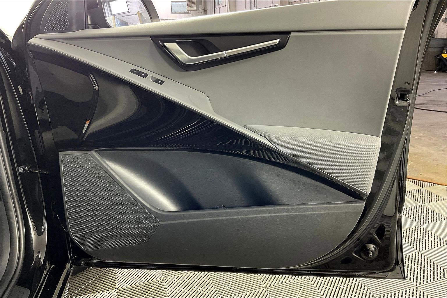 Used 2024 Kia Niro EX image 27