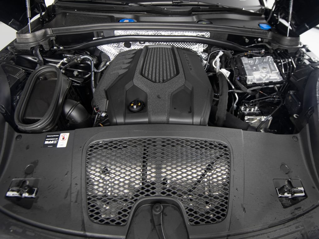 Certified 2026 Porsche Macan AWD/4WD image 41