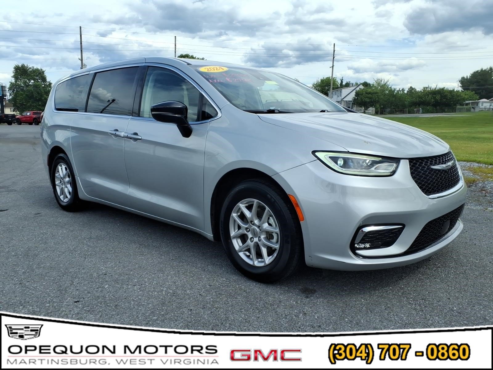 Used 2024 Chrysler Pacifica Touring-L