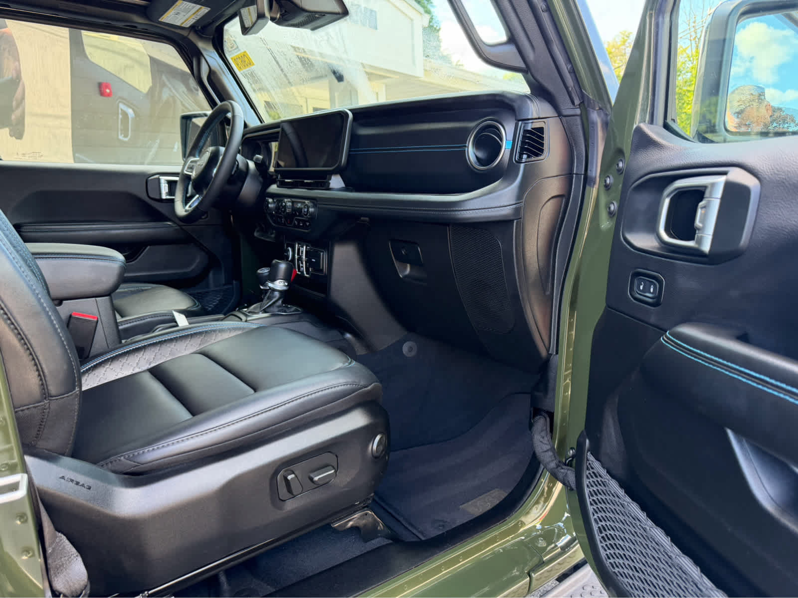 Used 2024 Jeep Wrangler High Altitude AWD/4WD image 20