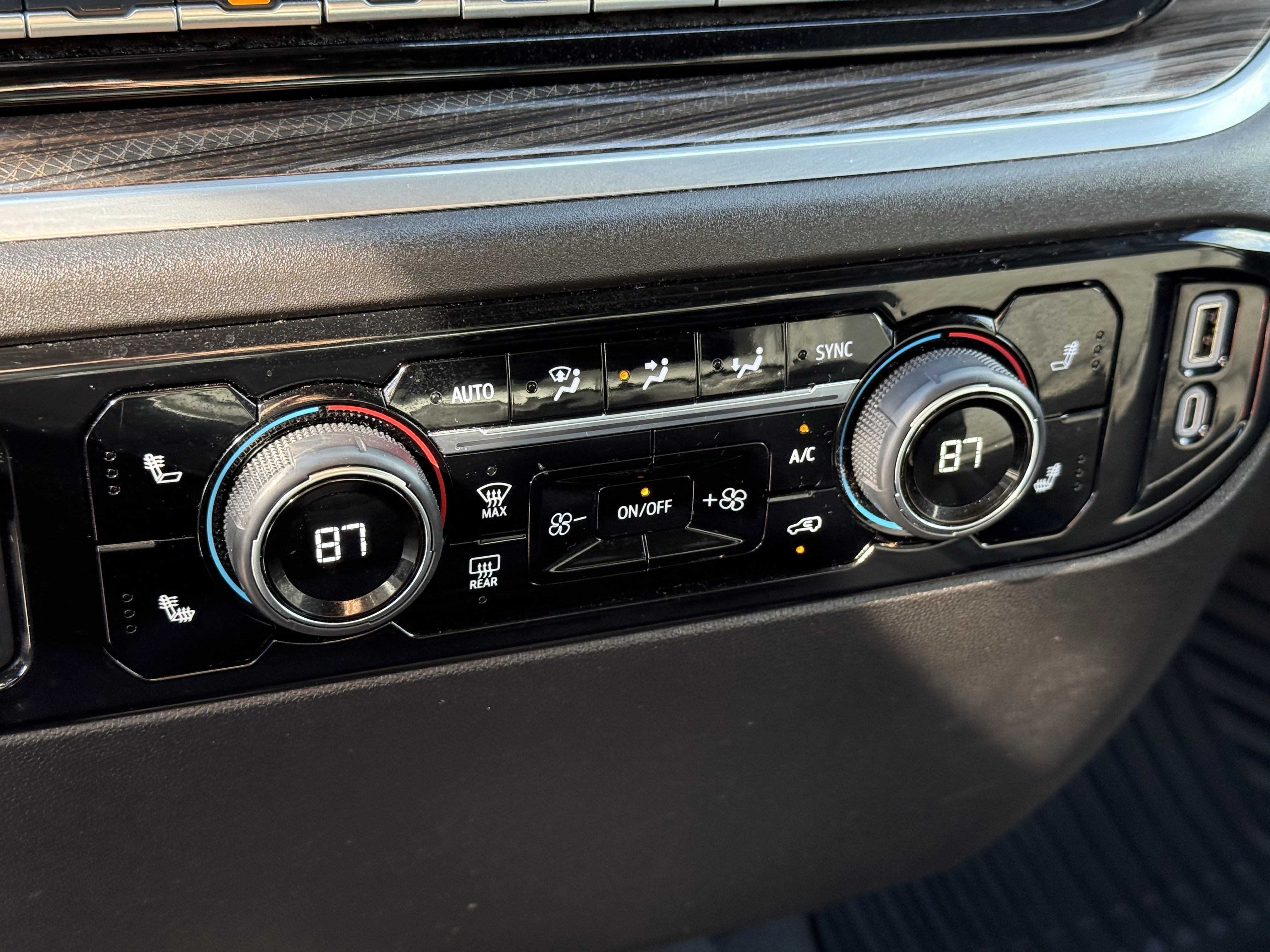 Used 2025 Chevrolet Silverado 2500 LT w/ Convenience Package image 22